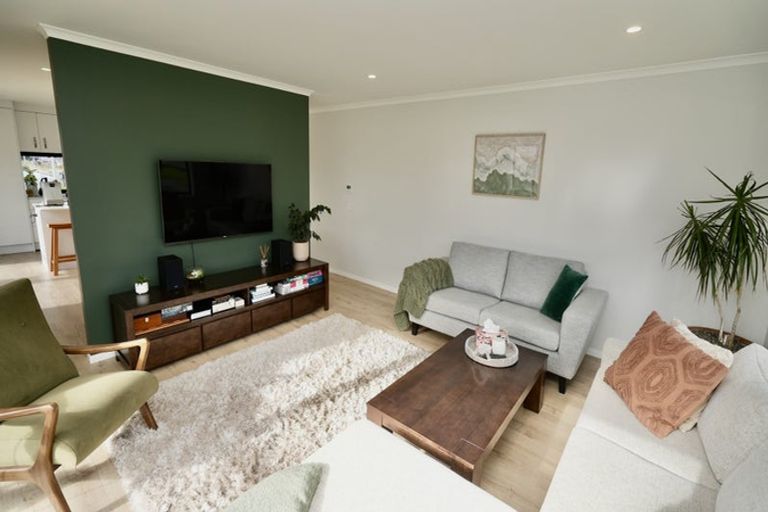 Photo of property in 202 Pacific Drive, Fitzherbert, Palmerston North, 4410