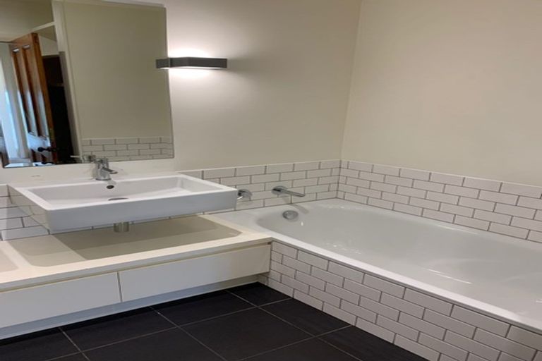 Photo of property in 21 Salamanca Road, Kelburn, Wellington, 6012