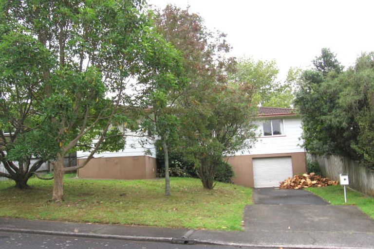 Photo of property in 15 Regency Place, Sunnynook, Auckland, 0632