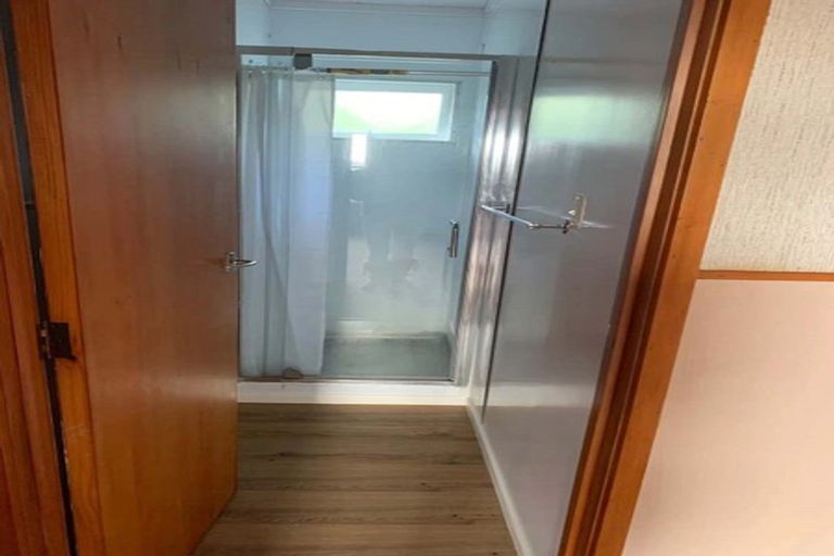 Photo of property in 1 Sovereign Place, Glenfield, Auckland, 0629