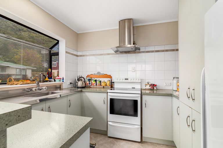 Photo of property in 3a Hawk Place, Selwyn Heights, Rotorua, 3015