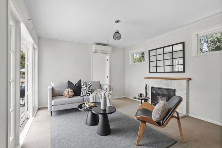 Photo of property in 12 Mayburn Road, Te Atatu Peninsula, Auckland, 0610