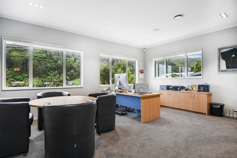 Photo of property in 14 Maurice Knowles Lane, Cashmere, Christchurch, 8022
