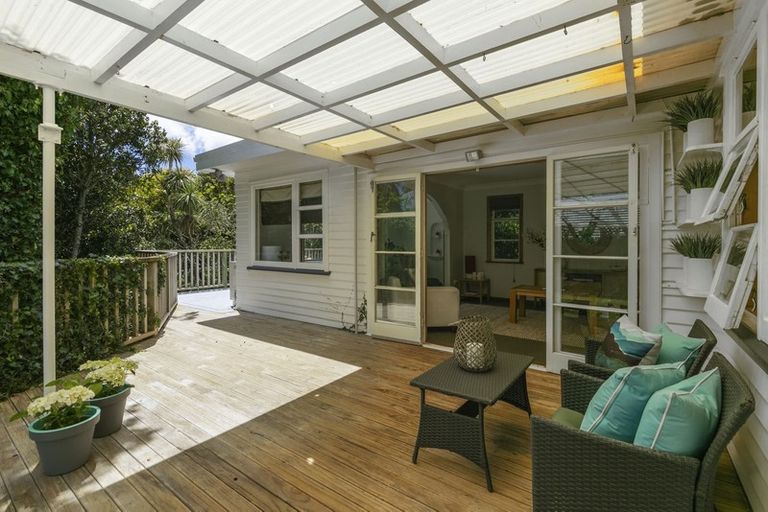 Photo of property in 4 Ngaumatau Road, Point Howard, Lower Hutt, 5013