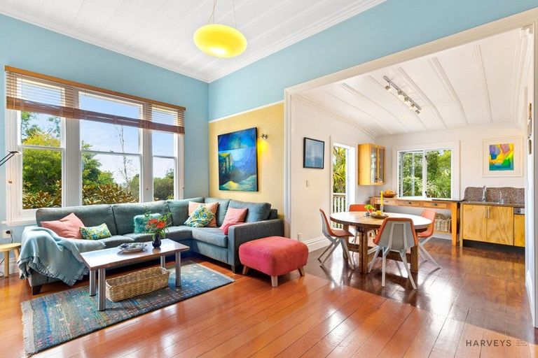 Photo of property in 49 West Lynn Road, Titirangi, Auckland, 0604