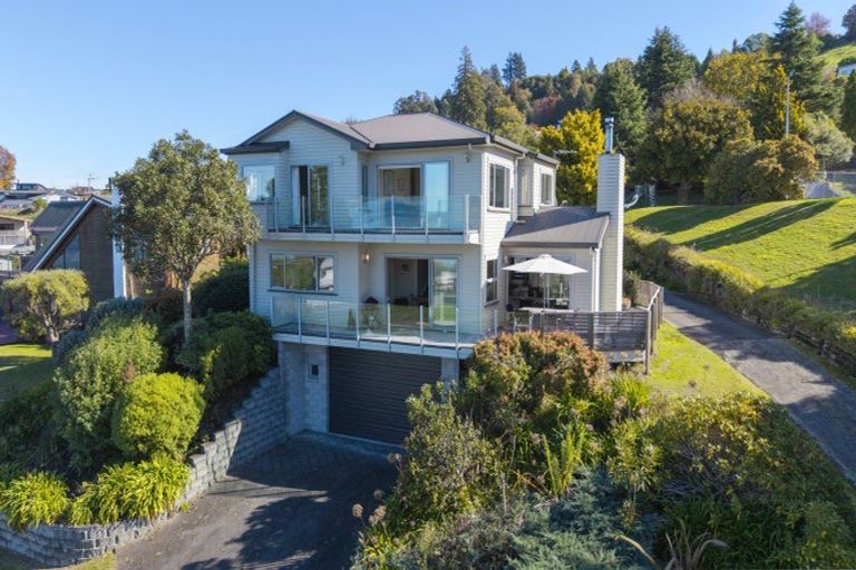 Photo of property in 10 Wakeman Road, Acacia Bay, Taupo, 3330