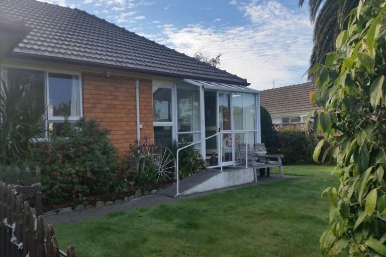 Photo of property in 2/4 Lomax Place, Islington, Christchurch, 8042