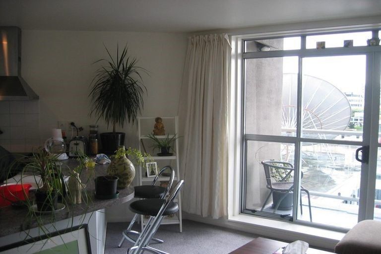 Photo of property in Grandstand Apartments, 6/80 Kent Terrace, Mount Victoria, Wellington, 6011