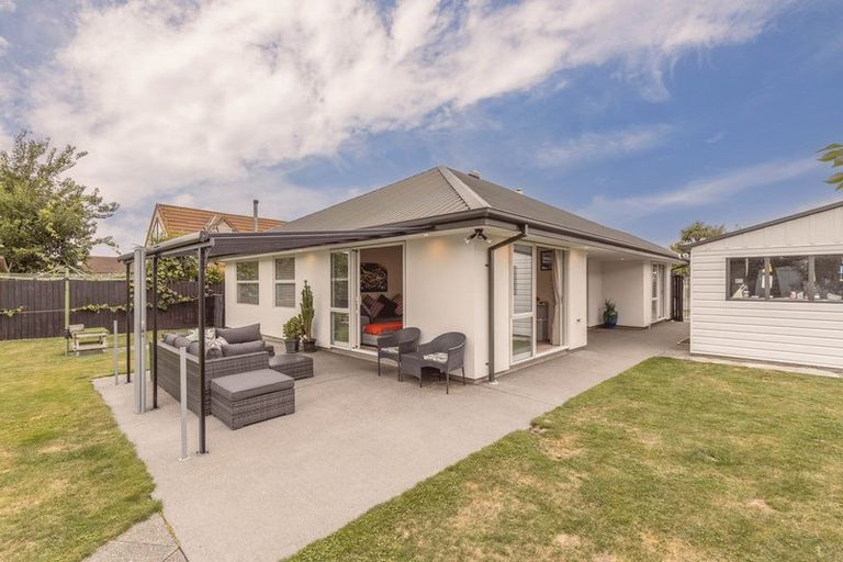 Photo of property in 44 Queenspark Drive, Parklands, Christchurch, 8083