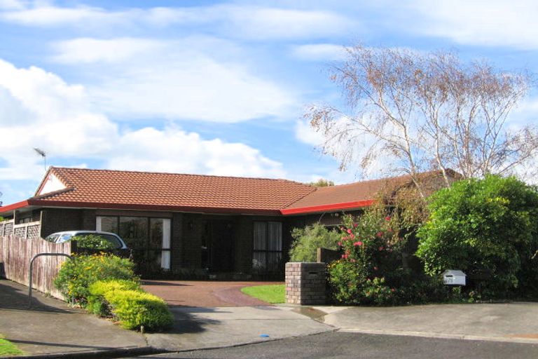 Photo of property in 7 Kadina Place, Botany Downs, Auckland, 2010