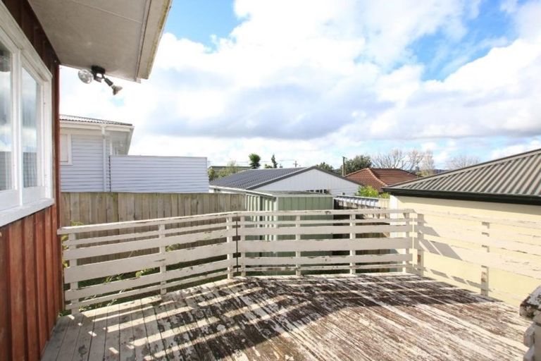 Photo of property in 53 Lynwood Road, New Lynn, Auckland, 0600