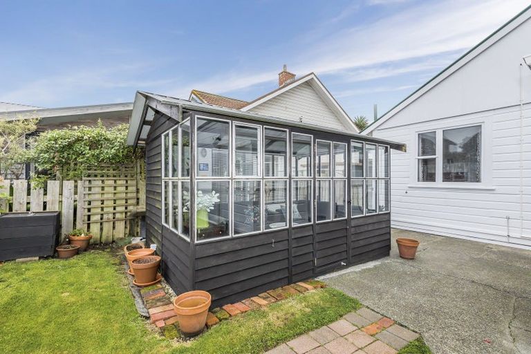 Photo of property in 154 Rongotai Road, Kilbirnie, Wellington, 6022