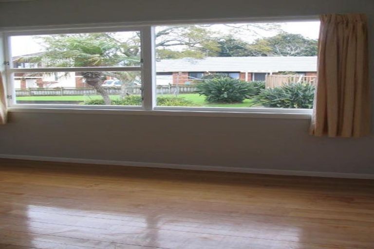 Photo of property in 28-30 Lake Pupuke Drive, Takapuna, Auckland, 0622