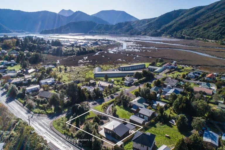 Photo of property in 1 Wilson Street, Havelock, 7100