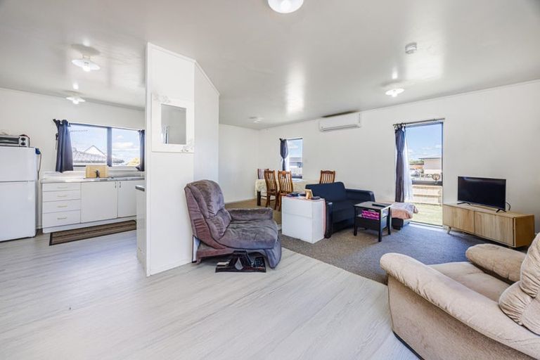 Photo of property in 18 Solveig Place, Randwick Park, Auckland, 2105