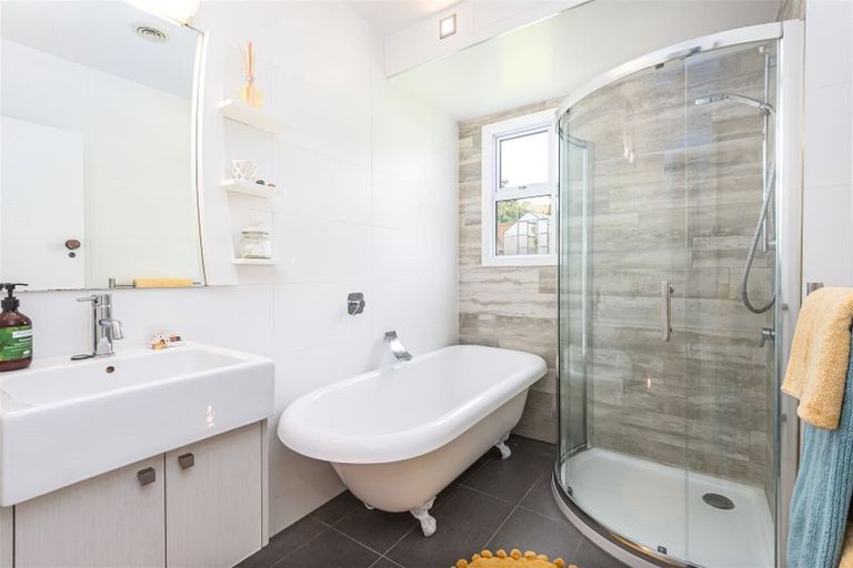 Photo of property in 6 Madeley Road, Mount Pleasant, Christchurch, 8081