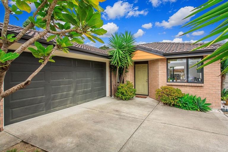 Photo of property in 16 Kanuka Way, Albany, Auckland, 0632