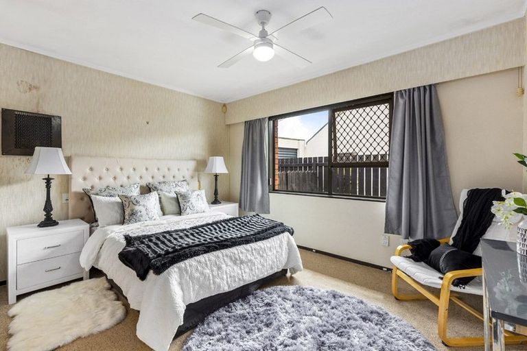 Photo of property in 1/10 Tulloch Place, Conifer Grove, Takanini, 2112