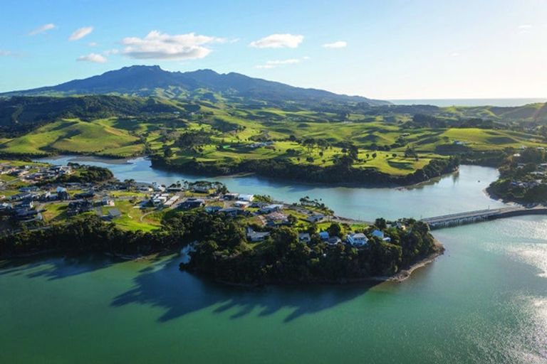 Photo of property in 92 Omahina Street, Raglan, 3225