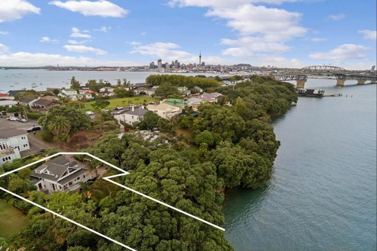 Photo of property in 36 Queen Street, Northcote Point, Auckland, 0627