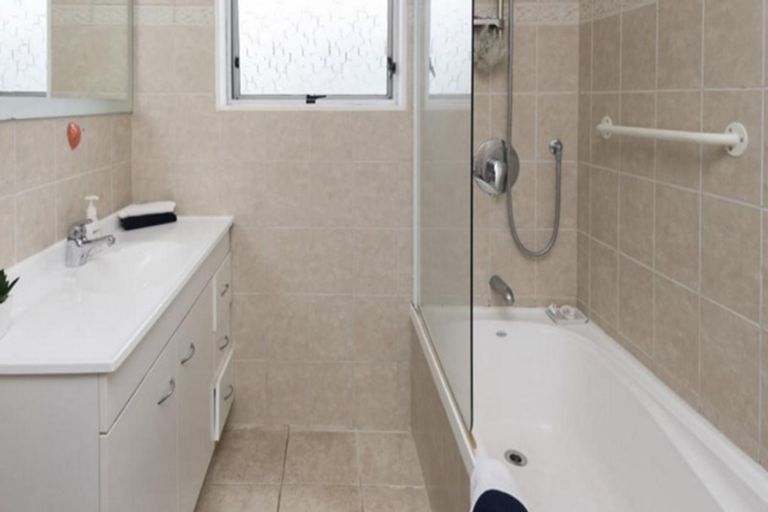 Photo of property in 1/17 Liam Place, Half Moon Bay, Auckland, 2012