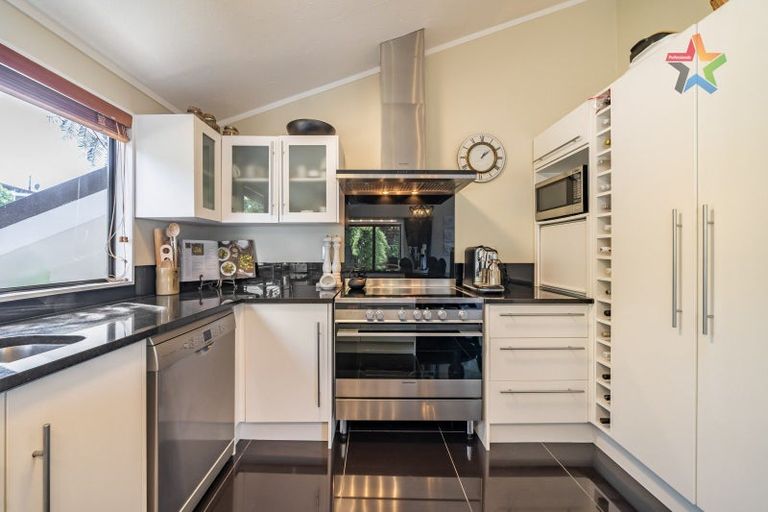 Photo of property in 18 Jacaranda Grove, Maungaraki, Lower Hutt, 5010