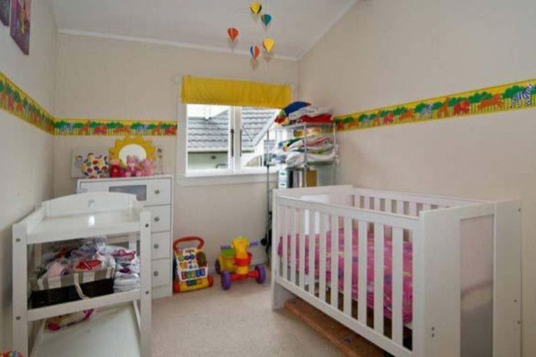 Photo of property in 13a Irirangi Road, Greenlane, Auckland, 1061