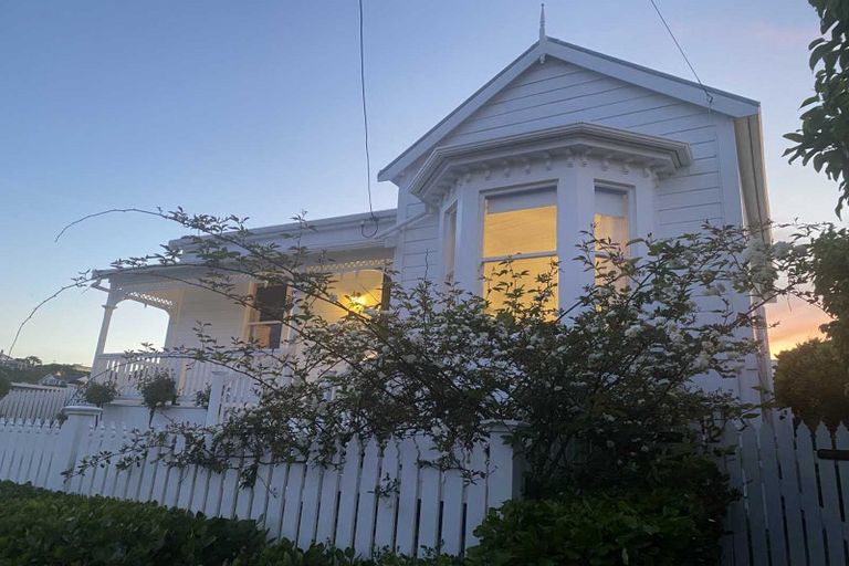 Photo of property in 32 Belt Road, Moturoa, New Plymouth, 4310