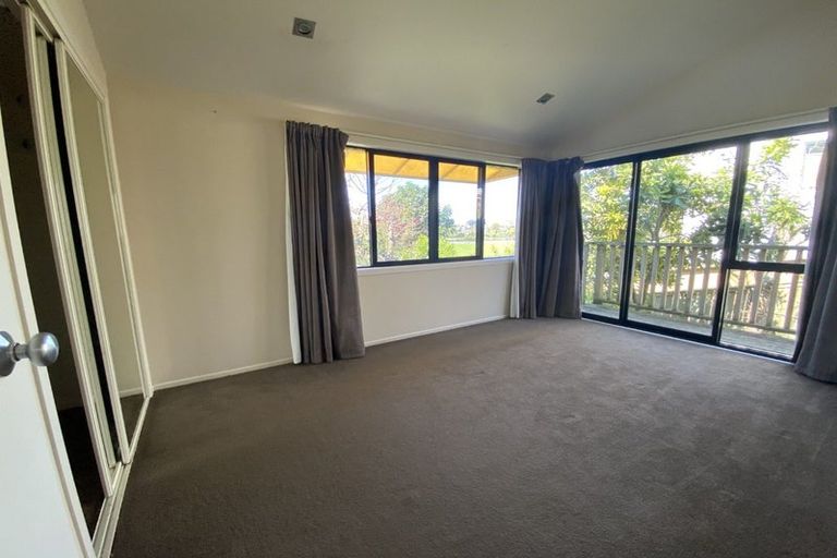 Photo of property in 12 Toi Toi Place, Northcote, Auckland, 0627