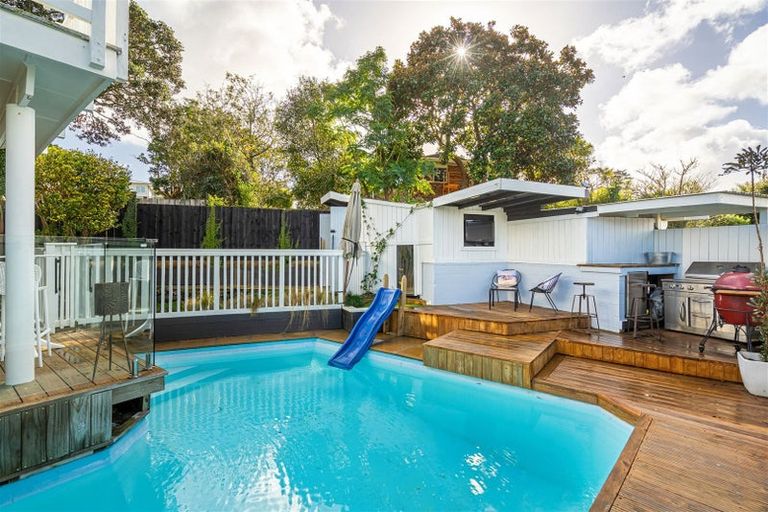 Photo of property in 1/306 Beach Road, Campbells Bay, Auckland, 0630
