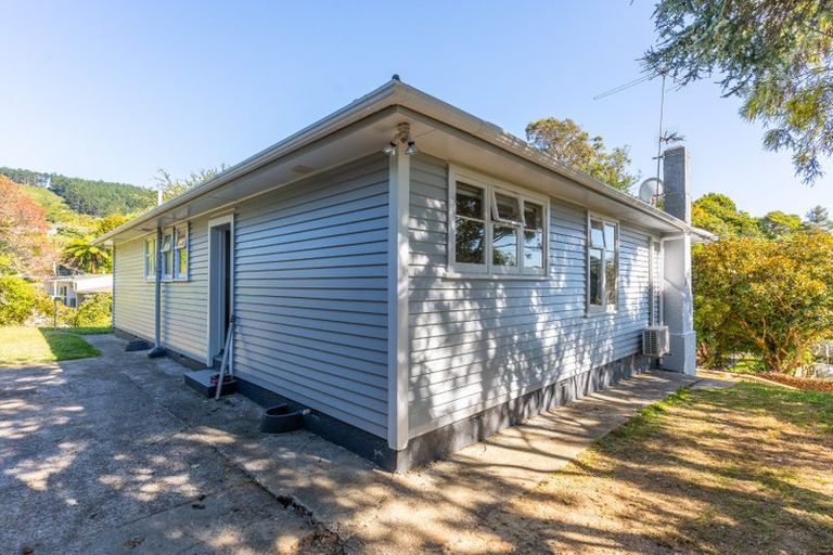 Photo of property in 68 The Drive, Tawa, Wellington, 5028