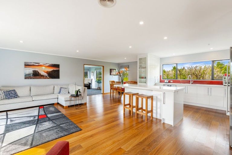 Photo of property in 27 Wintour Road, Waimauku, 0812