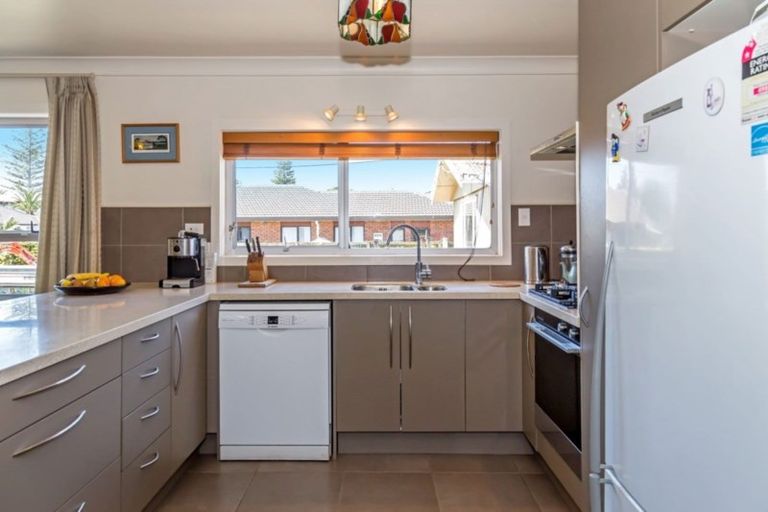 Photo of property in 1/16 Puriri Avenue, Greenlane, Auckland, 1051