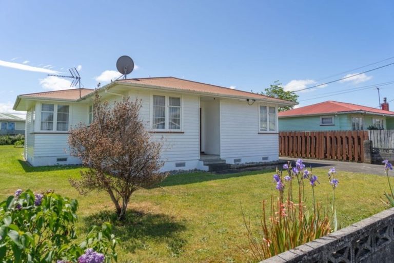 Photo of property in 90 Cameron Crescent, Masterton, 5810