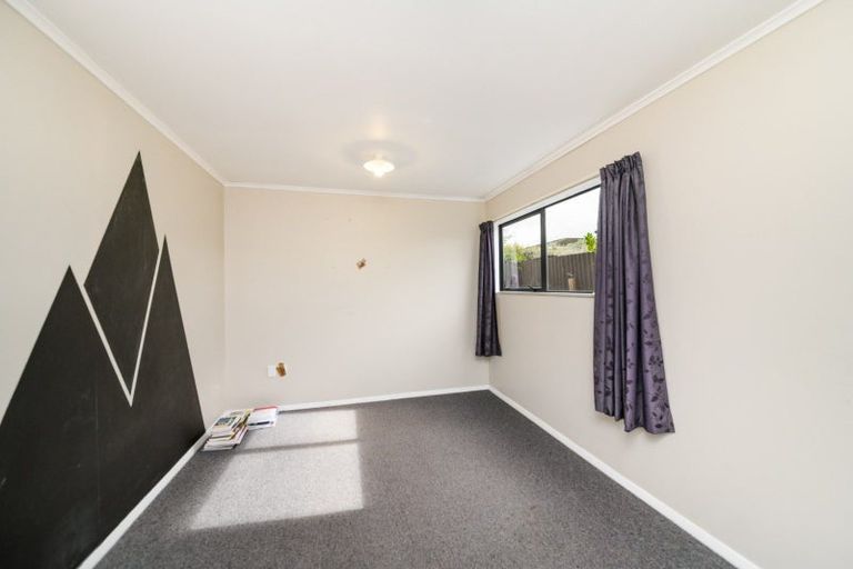 Photo of property in 18 Woburn Place, Takaro, Palmerston North, 4412