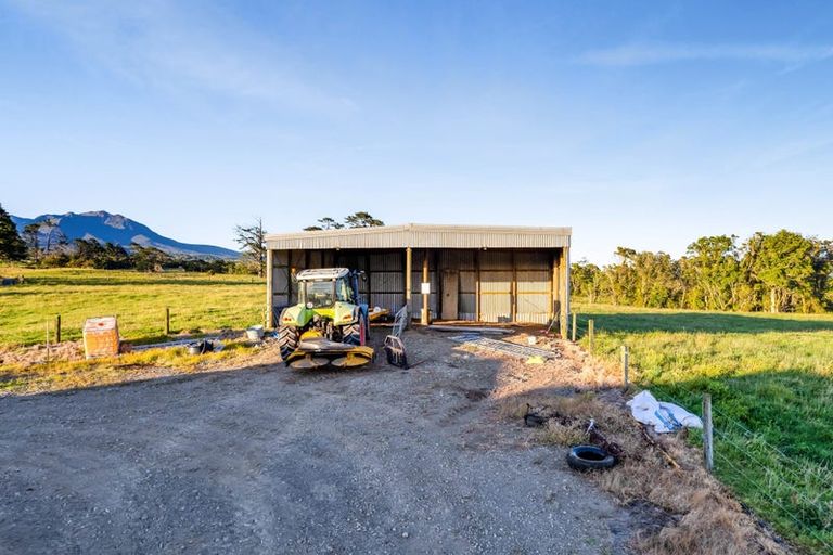 Photo of property in 1202 Frankley Road, Hurworth, New Plymouth, 4371