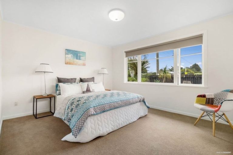 Photo of property in 8 Ranui Station Road, Ranui, Auckland, 0612