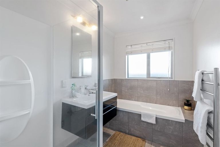 Photo of property in 18 Bateman Avenue, Bryndwr, Christchurch, 8053