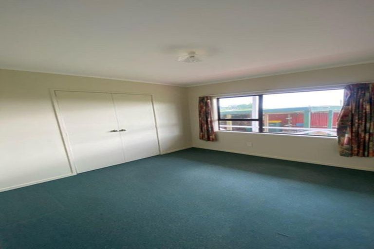 Photo of property in 627 South Road, Omata, New Plymouth, 4374