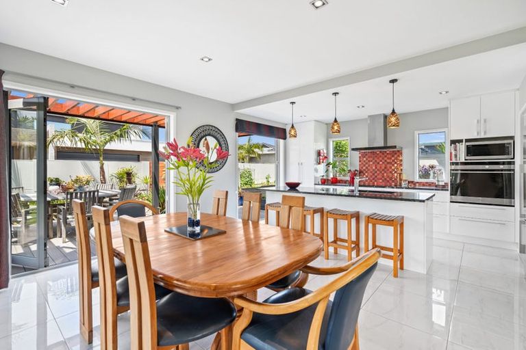 Photo of property in 5 Waitemata Drive, One Tree Point, 0118
