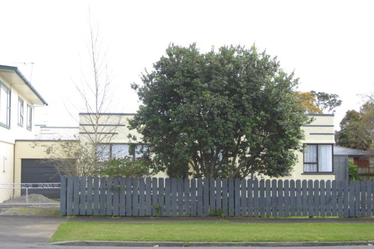 Photo of property in 6 Broadmore Street, Vogeltown, New Plymouth, 4310