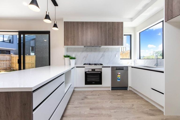 Photo of property in 18b Winfield Road, Kumeu, 0810