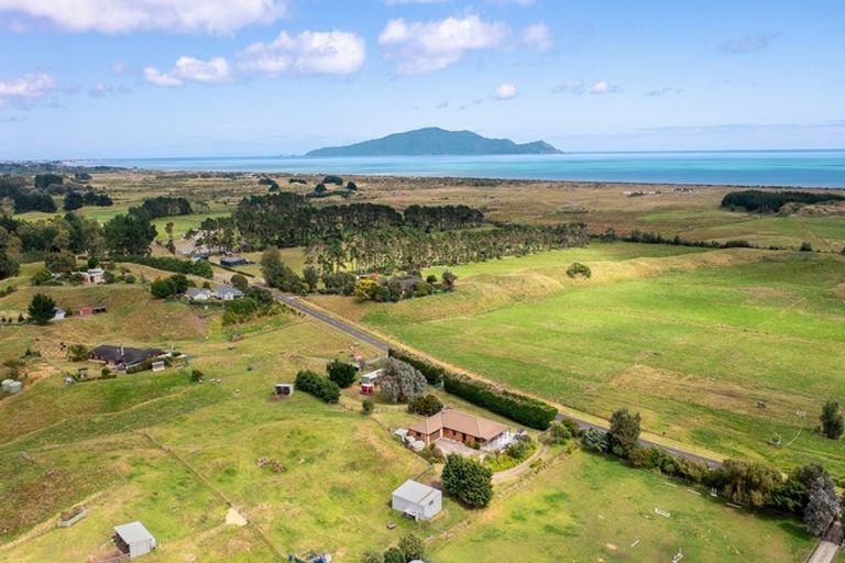 Photo of property in 159 Pukenamu Road, Te Horo, Otaki, 5581
