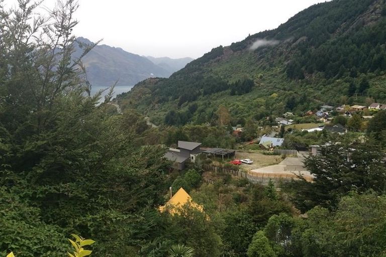 Photo of property in 30a Mackinnon Terrace, Sunshine Bay, Queenstown, 9300