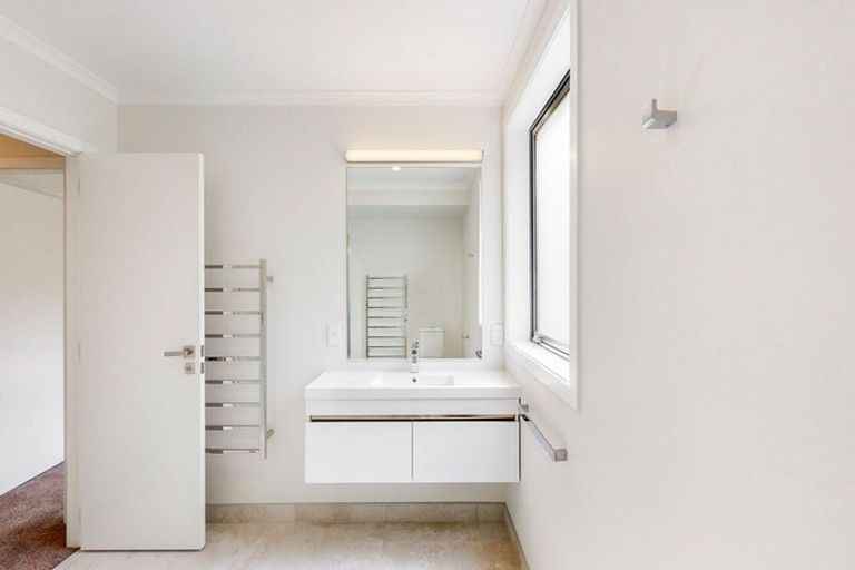 Photo of property in 12 Jacobsen Lane, Ngaio, Wellington, 6035