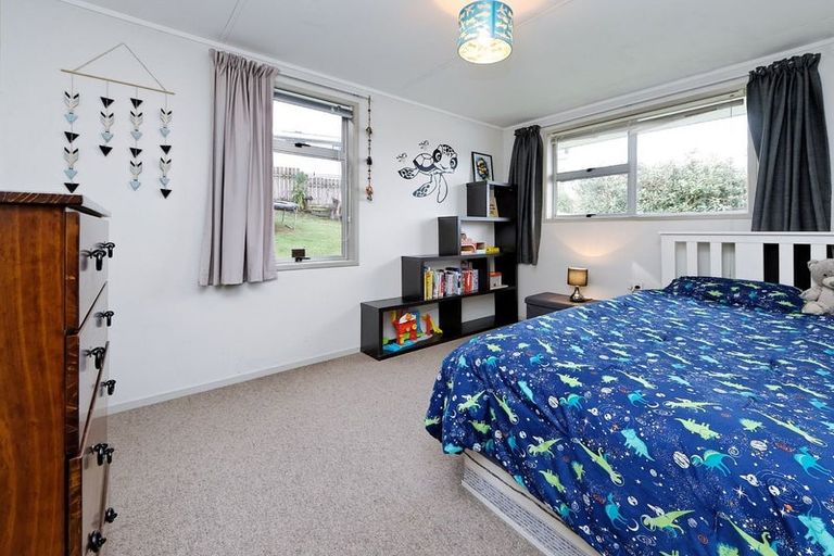 Photo of property in 32 Glenbervie Crescent, Massey, Auckland, 0614