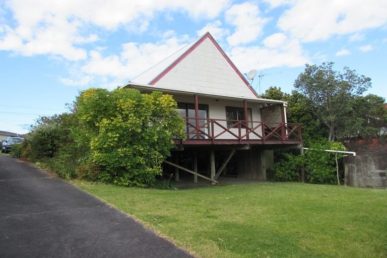 Photo of property in 22 Tindalls Bay Road, Tindalls Beach, Whangaparaoa, 0930