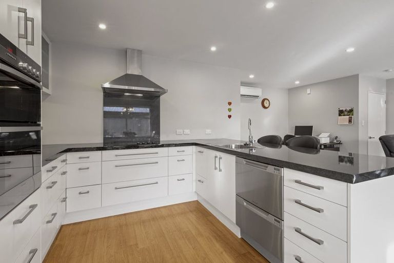 Photo of property in 42 Oakwood Drive, Rangiora, 7400