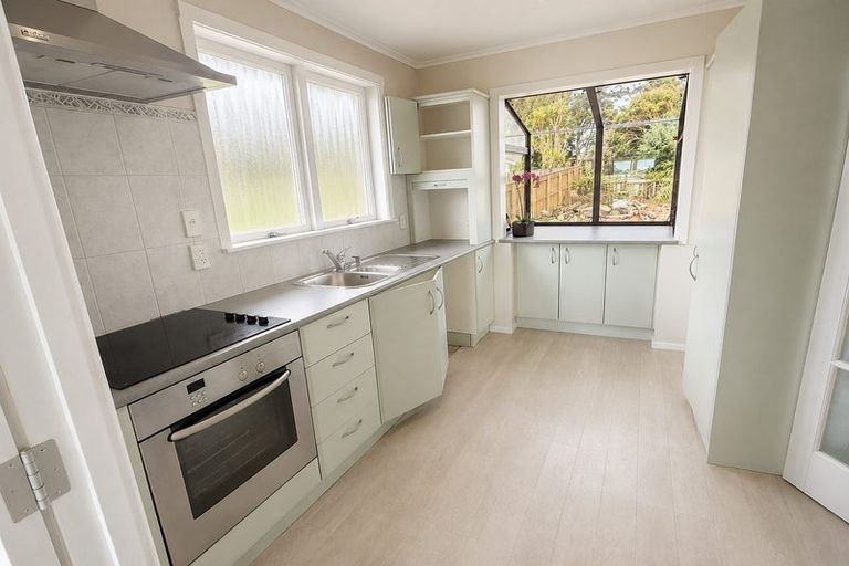 Photo of property in 11 Noall Street, Te Atatu Peninsula, Auckland, 0610