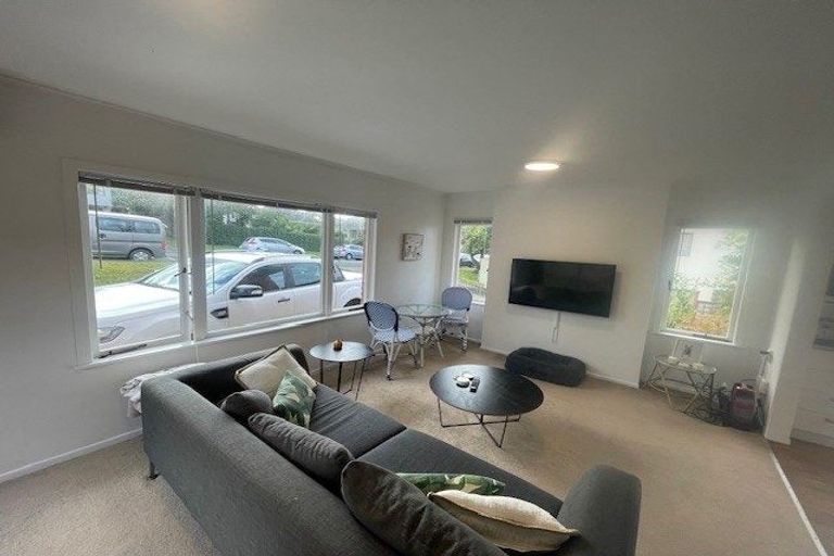 Photo of property in 2/10 Belmont Terrace, Milford, Auckland, 0620
